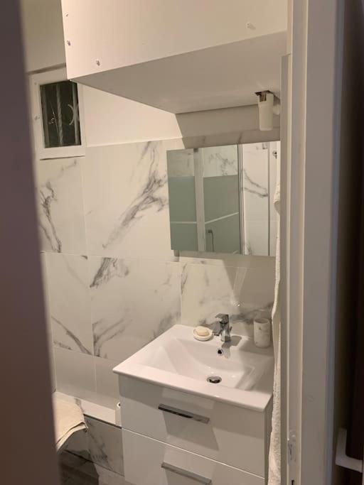 Le Diffonty Cosy Vintage Centre Historique Apartment La Ciotat Luaran gambar
